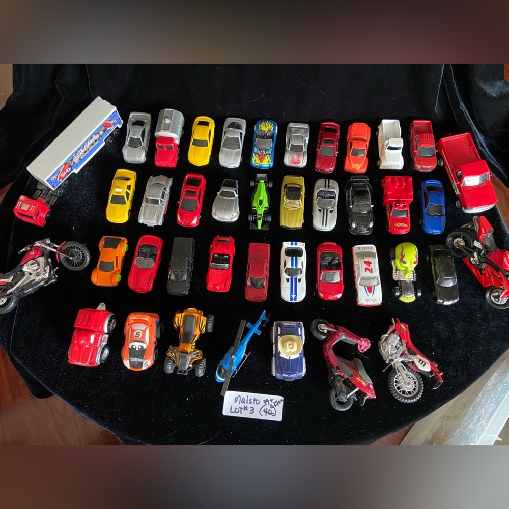 Lot 3 - 39 MAISTO die cast CARS Various ages USED Toy Box Condition READ